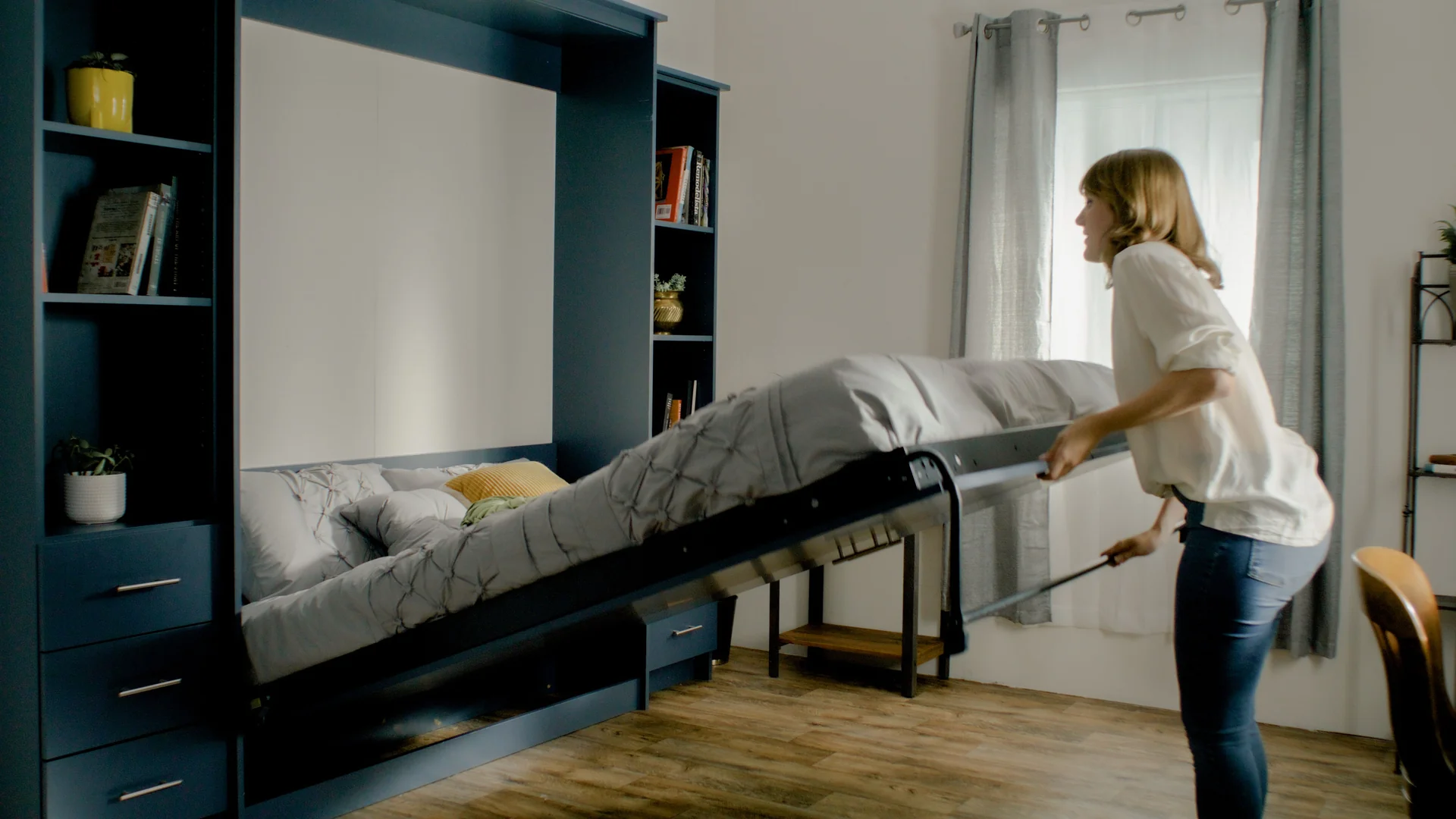 What Are the Benefits of Owning a Murphy Bed?